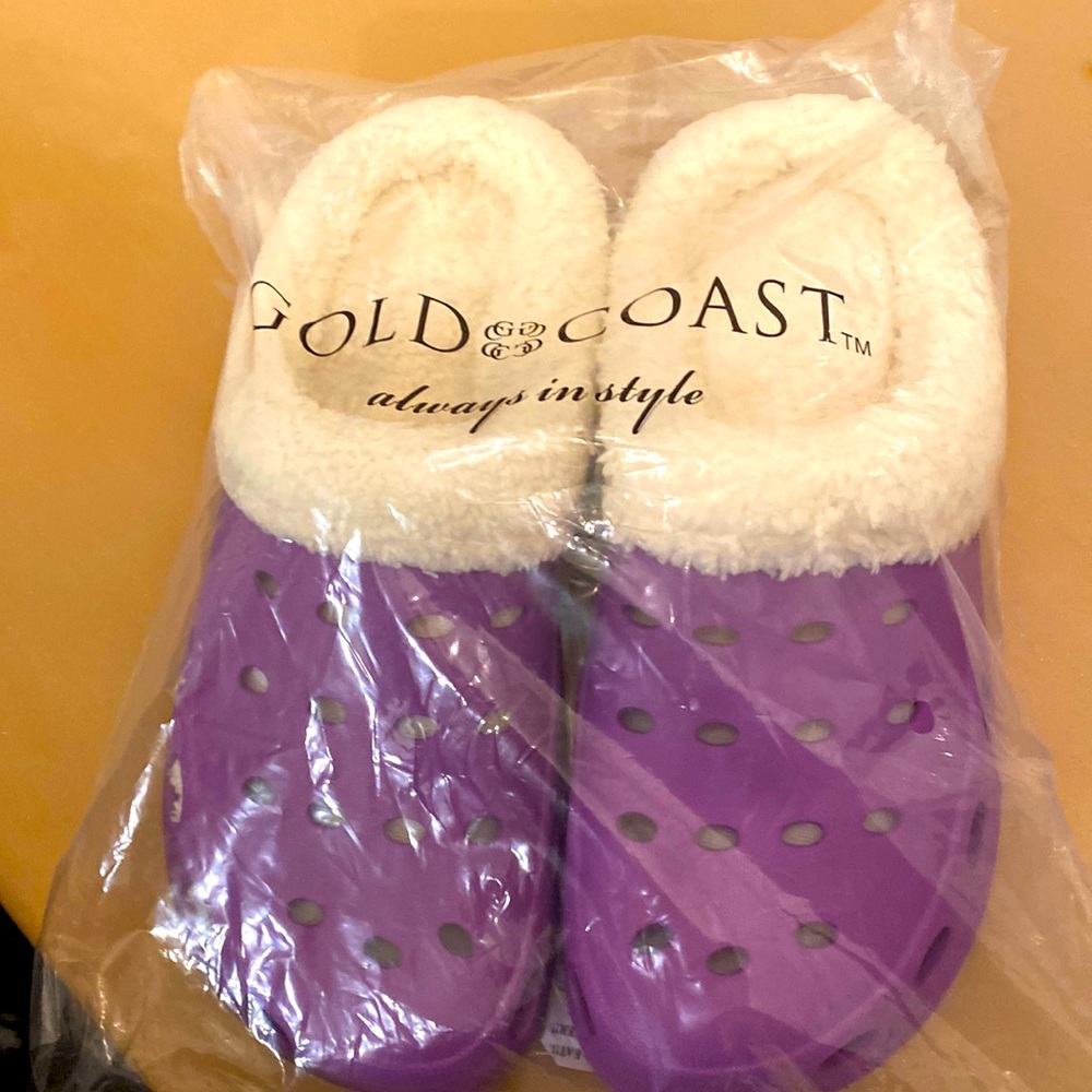 NIB Gold Coast medium purple fur lined “crocs”